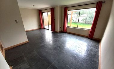 ARRIENDO O VENDO EXCELENTE CASA INDEPENDIENTE EN SECTOR LAS RASTRAS, MUY CERCANA A UNIVERSIDAD CATOLICA, MALL PLAZA MAULE