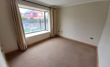 ARRIENDO O VENDO EXCELENTE CASA INDEPENDIENTE EN SECTOR LAS RASTRAS, MUY CERCANA A UNIVERSIDAD CATOLICA, MALL PLAZA MAULE