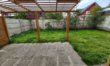 ARRIENDO O VENDO EXCELENTE CASA INDEPENDIENTE EN SECTOR LAS RASTRAS, MUY CERCANA A UNIVERSIDAD CATOLICA, MALL PLAZA MAULE