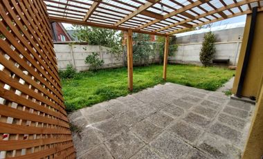 ARRIENDO O VENDO EXCELENTE CASA INDEPENDIENTE EN SECTOR LAS RASTRAS, MUY CERCANA A UNIVERSIDAD CATOLICA, MALL PLAZA MAULE