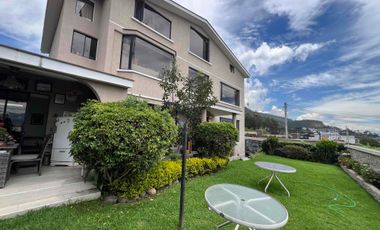 Casa independiente de Venta de 4 habitaciones en San Juan de Cumbayá