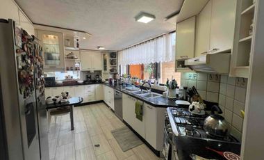 Casa independiente de Venta de 4 habitaciones en San Juan de Cumbayá