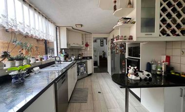 Casa independiente de Venta de 4 habitaciones en San Juan de Cumbayá