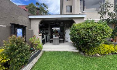 Casa independiente de Venta de 4 habitaciones en San Juan de Cumbayá