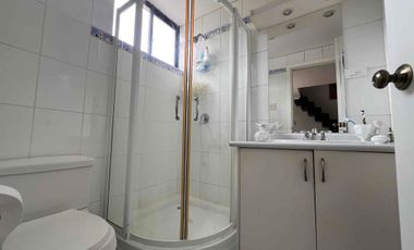 Casa independiente de Venta de 4 habitaciones en San Juan de Cumbayá