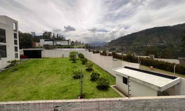 Casa independiente de Venta de 4 habitaciones en San Juan de Cumbayá