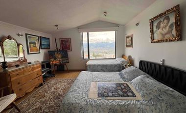 Casa independiente de Venta de 4 habitaciones en San Juan de Cumbayá