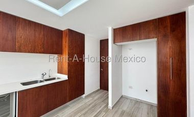 Departamento en planta baja con 3 recámaras y cuarto servicio - RENTA. Santa Fe Juriquilla