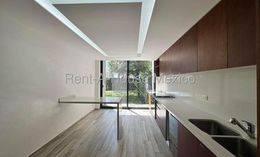 Departamento en planta baja con 3 recámaras y cuarto servicio - RENTA. Santa Fe Juriquilla