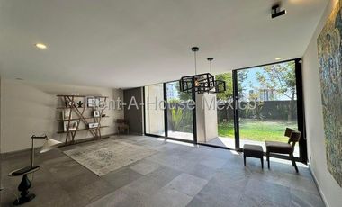 Departamento en planta baja con 3 recámaras y cuarto servicio - RENTA. Santa Fe Juriquilla
