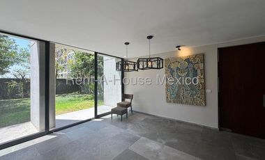 Departamento en planta baja con 3 recámaras y cuarto servicio - RENTA. Santa Fe Juriquilla