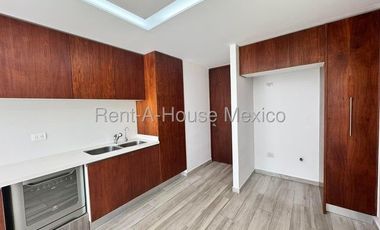 Departamento en planta baja con 3 recámaras y cuarto servicio - RENTA. Santa Fe Juriquilla