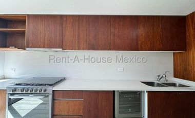 Departamento en planta baja con 3 recámaras y cuarto servicio - RENTA. Santa Fe Juriquilla