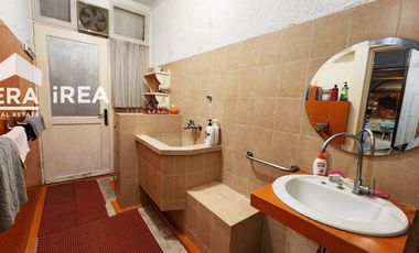 RUMAH 2 LANTAI DIJUAL DI SOLO DEKAT PASAR KLITIKAN