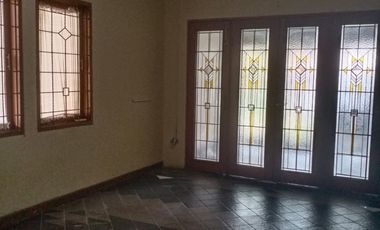 RUMAH LUAS NYAMAN TERAWAT COCOK UNTUK USAHA SIAP PAKAI DI JL. BANTENG BANDUNG