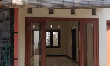 Disewakan Rumah Medokan Sawah