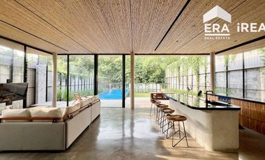 RUMAH MEWAH DIJUAL DI COLOMADU DEKAT DE TJOLOMADOE