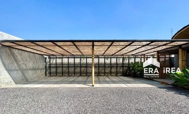 RUMAH MEWAH DIJUAL DI COLOMADU DEKAT DE TJOLOMADOE