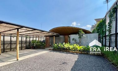 RUMAH MEWAH DIJUAL DI COLOMADU DEKAT DE TJOLOMADOE