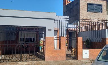 Casa en C. Alberdi 7755 - 1 Dorm, Patio Verde, Cocina, Cochera, Patio Verde