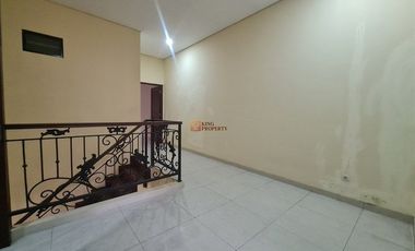 Strategis Jual Rumah 2Lt. Unfurnished Bagus Bangunan Baru di Kemanggisan Dekat ke Kampus Binus, Mall Central Park, Tanjung Duren & Palmerah
