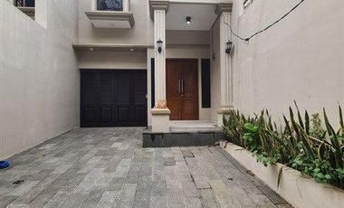 Strategis Jual Rumah 2Lt. Unfurnished Bagus Bangunan Baru di Kemanggisan Dekat ke Kampus Binus, Mall Central Park, Tanjung Duren & Palmerah