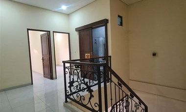 Strategis Jual Rumah 2Lt. Unfurnished Bagus Bangunan Baru di Kemanggisan Dekat ke Kampus Binus, Mall Central Park, Tanjung Duren & Palmerah