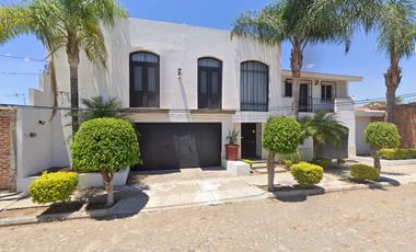 CASA EN VENTA EN LOS GRANADOS, ACATLÁN DE JUÁREZ, JALISCO.