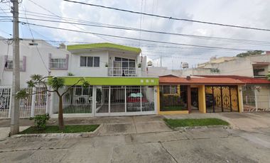CASA EN VENTA EN JARDINES DEL COUNTRY, GUADALAJARA, JALISCO.