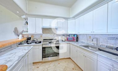 Casa en Venta en Cancún en ZH en Residencial Isla Dorada con Vista a la Laguna Amueblada