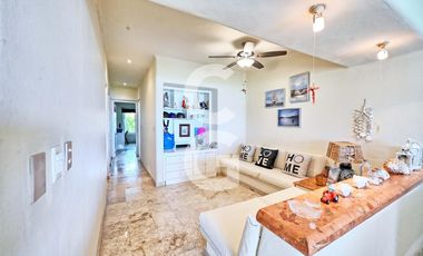 Casa en Venta en Cancún en ZH en Residencial Isla Dorada con Vista a la Laguna Amueblada