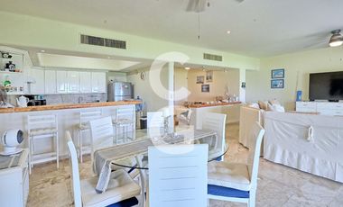 Casa en Venta en Cancún en ZH en Residencial Isla Dorada con Vista a la Laguna Amueblada