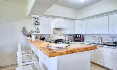 Casa en Venta en Cancún en ZH en Residencial Isla Dorada con Vista a la Laguna Amueblada