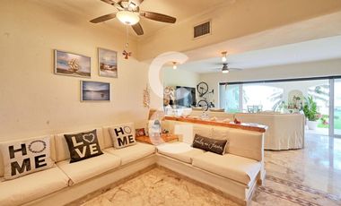 Casa en Venta en Cancún en ZH en Residencial Isla Dorada con Vista a la Laguna Amueblada