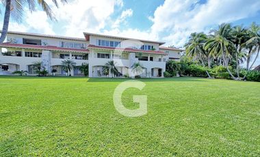 Casa en Venta en Cancún en ZH en Residencial Isla Dorada con Vista a la Laguna Amueblada