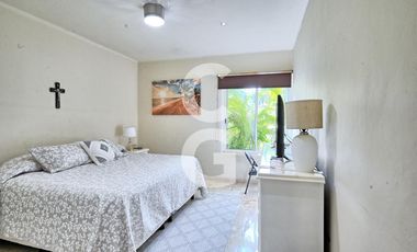 Casa en Venta en Cancún en ZH en Residencial Isla Dorada con Vista a la Laguna Amueblada