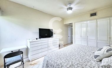 Casa en Venta en Cancún en ZH en Residencial Isla Dorada con Vista a la Laguna Amueblada