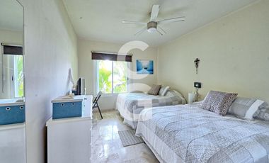 Casa en Venta en Cancún en ZH en Residencial Isla Dorada con Vista a la Laguna Amueblada
