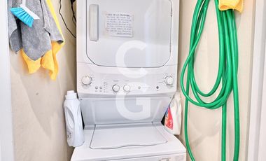 Casa en Venta en Cancún en ZH en Residencial Isla Dorada con Vista a la Laguna Amueblada