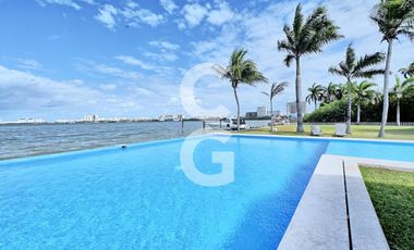 Casa en Venta en Cancún en ZH en Residencial Isla Dorada con Vista a la Laguna Amueblada