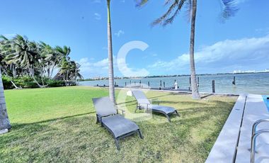 Casa en Venta en Cancún en ZH en Residencial Isla Dorada con Vista a la Laguna Amueblada