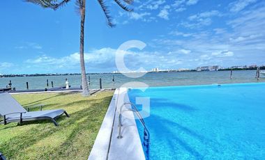 Casa en Venta en Cancún en ZH en Residencial Isla Dorada con Vista a la Laguna Amueblada