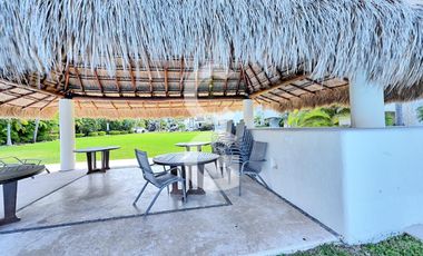 Casa en Venta en Cancún en ZH en Residencial Isla Dorada con Vista a la Laguna Amueblada