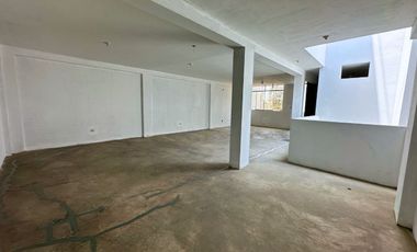 Venta – Local Industrial De 5 Pisos En Trapiche, Comas