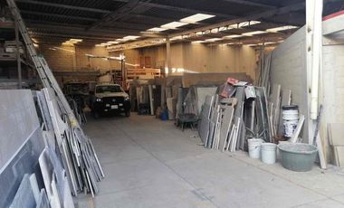 TERRENO CON ÁREA TECHADA DE 190m2 Y PISO DE CONCRETO IDEAL PARA BODEGA