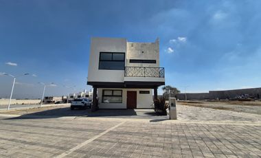 CASA EN VENTA EN CALIMAYA. VILLAS ZACANGO