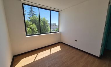 Se arrienda departamento en Villa Edén – Excelente ubicación