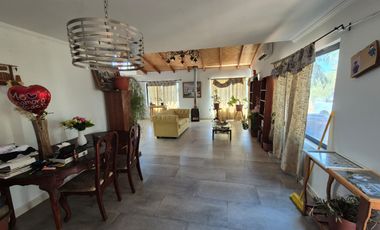 Venta de casa de 350 m² , con ubicación inmejorable en Maule.