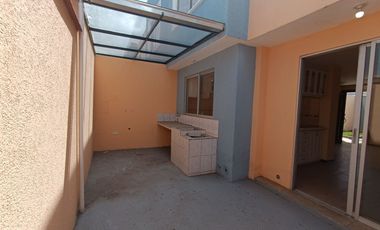 CASAS DE VENTA  VIP CON 3 DORMITORIOS CAYAMBE