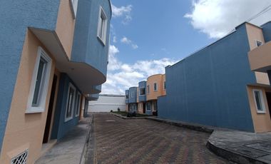CASAS DE VENTA  VIP CON 3 DORMITORIOS CAYAMBE